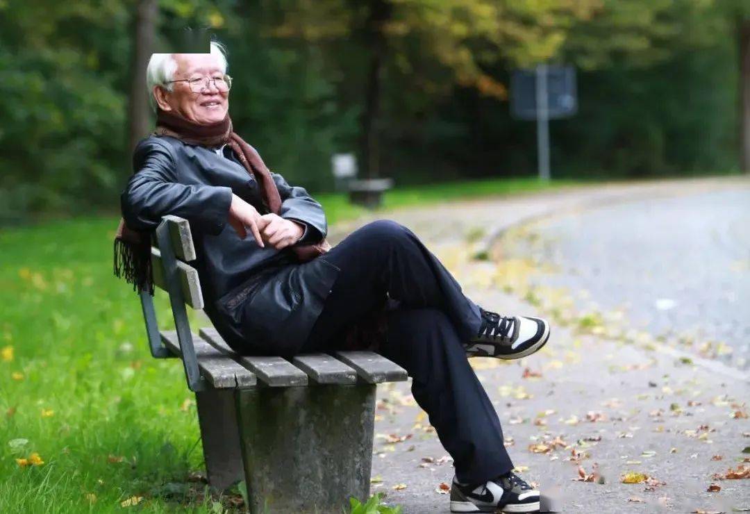 致敬生命 | 他是研究者 也是践行者。他像蜡烛一样点亮一个特殊行业的文化之光