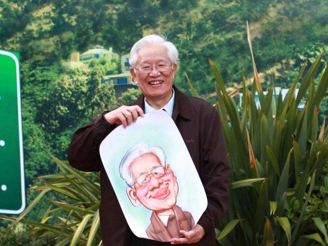 致敬生命 | 他是研究者，也是践行者。他像蜡烛一样点亮一个特殊行业的文化之光