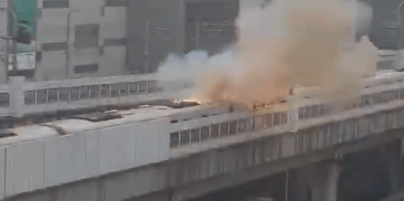 上海地铁11号线地铁触网故障！现场浓烟缭绕、电光火闪 乘客：以为撞到东西……