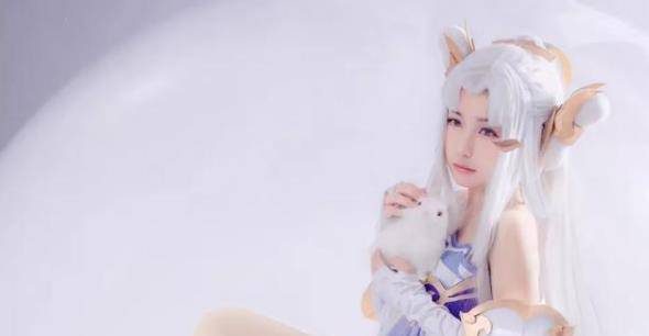 COS“嫦娥”一炮而红,不仅被“玉骨冰肌”双腿暴击还有颜值 COS“嫦娥”一炮而红,不仅被“玉骨冰肌”双腿暴击还有颜值