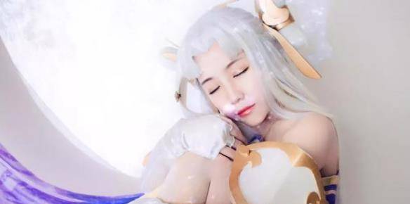 COS“嫦娥”一炮而红,不仅被“玉骨冰肌”双腿暴击还有颜值 COS“嫦娥”一炮而红,不仅被“玉骨冰肌”双腿暴击还有颜值