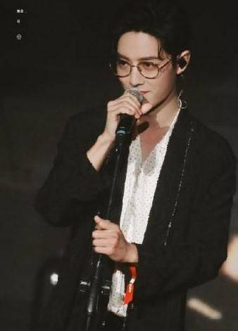 金属眼镜分哪几种材料_金属眼镜打磨_金属流线眼镜