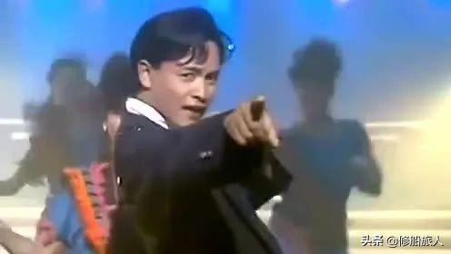 走路的模特走视频路的时候裙子掉了_青岛市区到黄岛自驾去时候走海底隧道回来走跨海大桥吗_张国荣什么时候走的