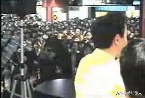 张国荣什么时候走的_走路的模特走视频路的时候裙子掉了_青岛市区到黄岛自驾去时候走海底隧道回来走跨海大桥吗