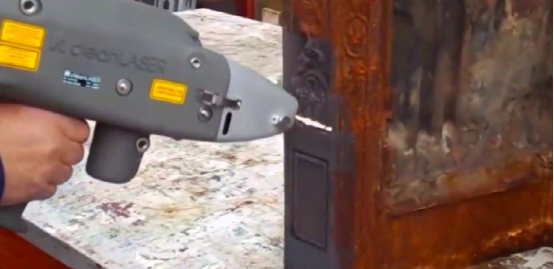 瓷砖上的铁锈怎么去除三种办法 铁锈弄到白瓷砖上会很难去除么