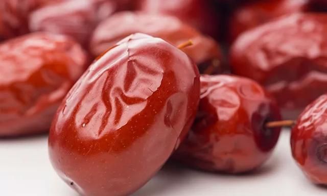 硫磺熏过的枣子怎么辨别 硫磺熏过的红枣怎么处理可以食用