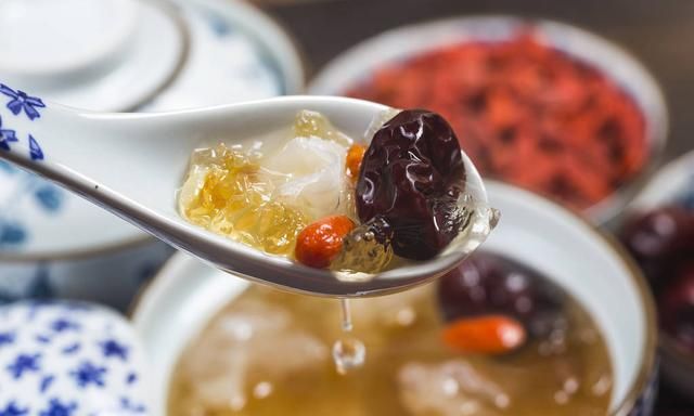 怎么煮银耳汤出胶快