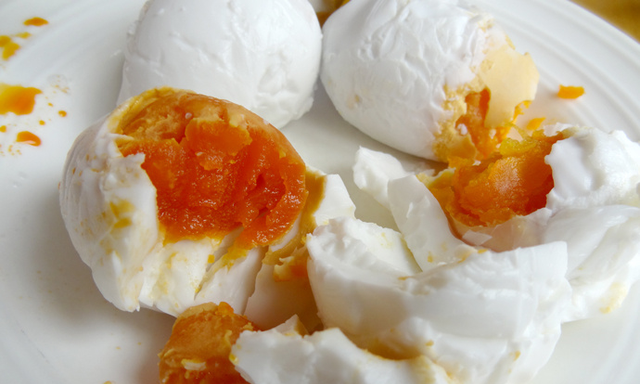 用酒腌的鸭蛋多长时间能吃 老妈用了15年腌鸭蛋的土方法