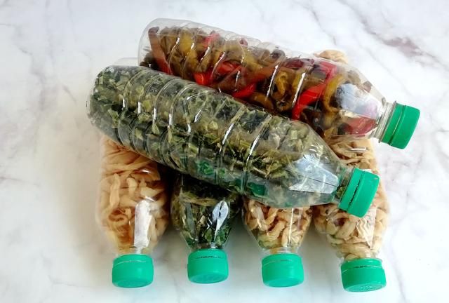 有哪些蔬菜晒干了炒着更好吃 5种蔬菜晒干炒肉放一年不坏