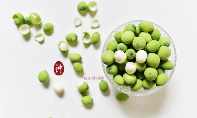 新鲜莲子可以生吃吗 生吃新鲜莲子对哪里好求答案