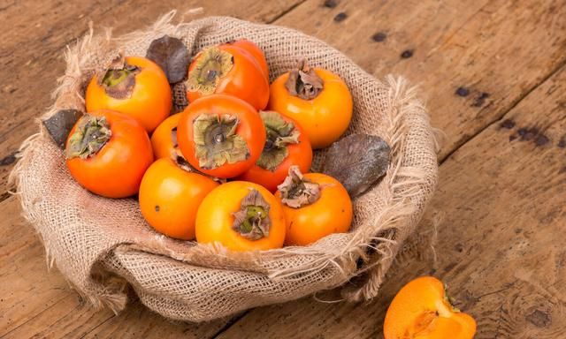 买回来的柿子太涩教你催熟小妙招