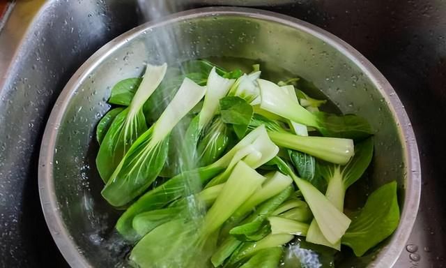 这几种蔬菜成堆的寄生虫(蔬菜能生吃吗有寄生虫吗)图6