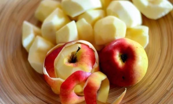 如何防止切开的苹果褪色 切开的苹果怎么防止氧化