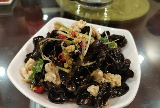 核桃外皮发黑了还能吃吗 核桃发黑的原因及还能吃吗