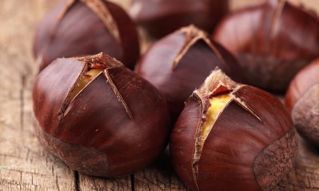 煮栗子怎样才能让它开口全部剥出来