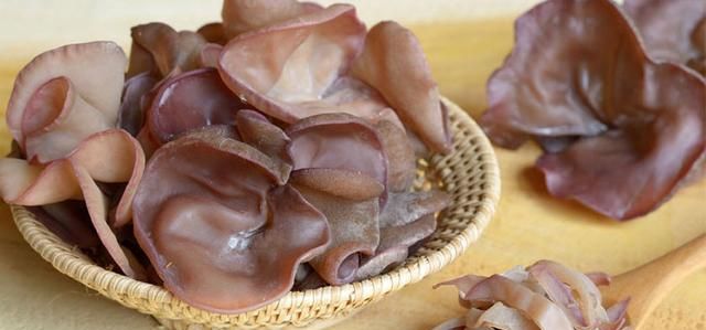 夫妻吃木耳呕吐怎么办 吃完木耳吐得很厉害怎么办