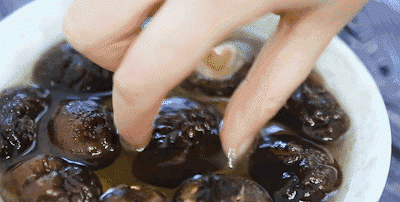 韭菜黄炒鱿鱼的做法 鱿鱼猪肉韭菜香菇白菜木耳