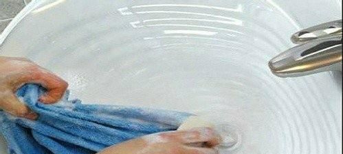 衣服上的霉点怎么洗掉 白衣服有黑色霉点怎么洗掉