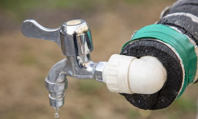 水龙头扭断了一半怎么取出来  水龙头断了怎么维修