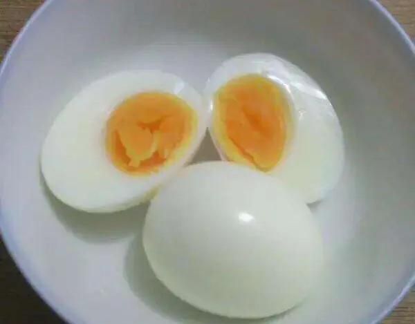 正常人一天吃几个鸡蛋合适 70岁适合一天吃几个鸡蛋