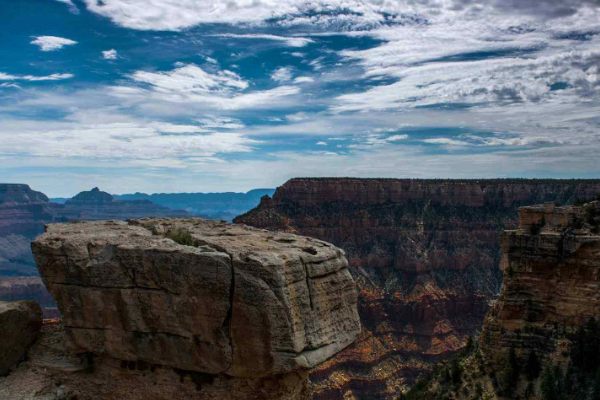 世界上最大的峡谷在哪里