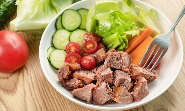 减肥不长胖的肉食排行榜 减肥必备低脂高蛋白的鸡胸肉