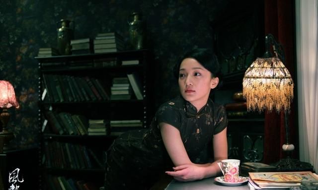 银色真丝旗袍怎么搭配,银色真丝旗袍上衣怎么搭配图8