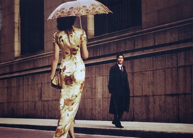 银色真丝旗袍怎么搭配,银色真丝旗袍上衣怎么搭配图12