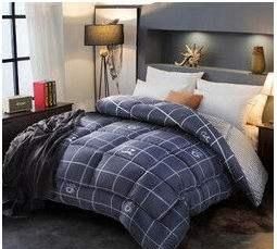 被子买和床一样大的还是比床大的 哪种更合适呢