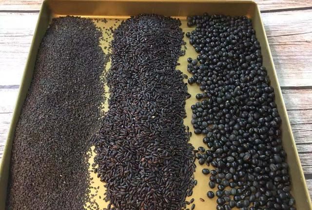 三黑汤的做法和功效 每日一菜冬季养生素炒三丝