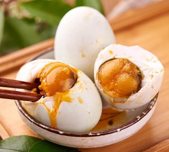 咸鸭蛋变质了怎么处理