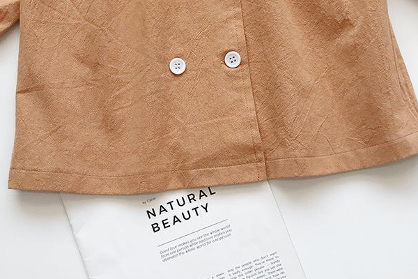 卡其色风衣怎么搭配