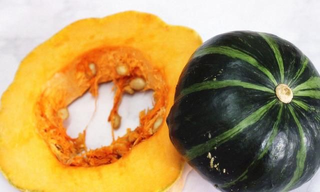 南瓜买黄皮好还是又黄又青好 黄皮南瓜和绿皮南瓜营养