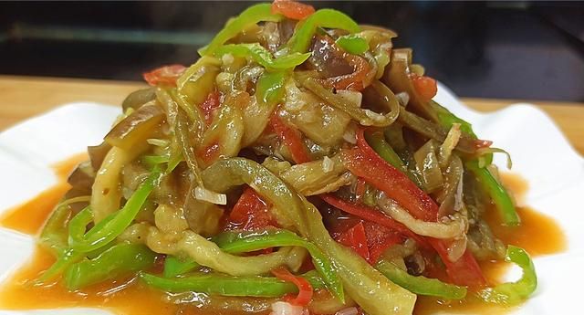 茄子跟西红柿怎么炒好吃又简单 茄子和西红柿配着炒怎么炒好吃