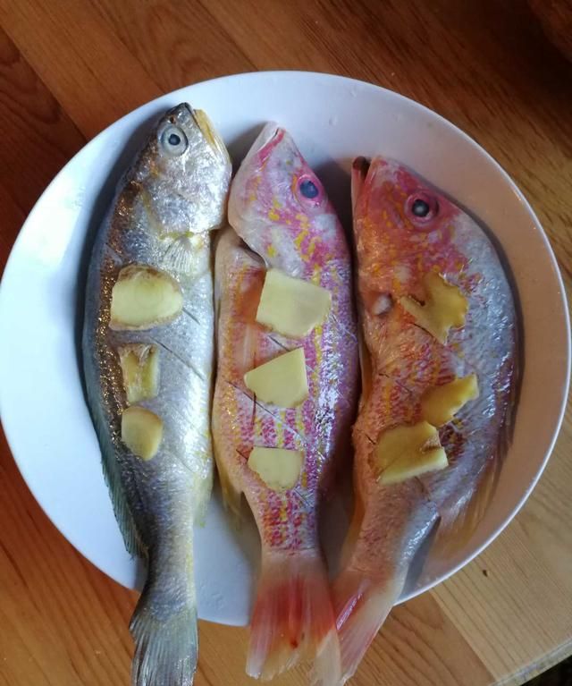 年夜饭清蒸鲷鱼,金目鲷鱼家常清蒸做法图3