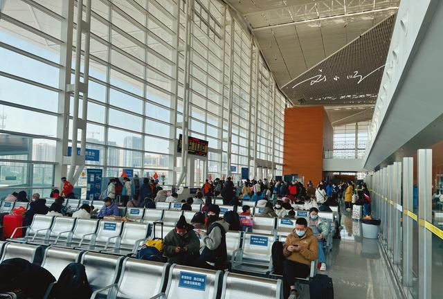 广州南站跟广州北站哪个离机场近