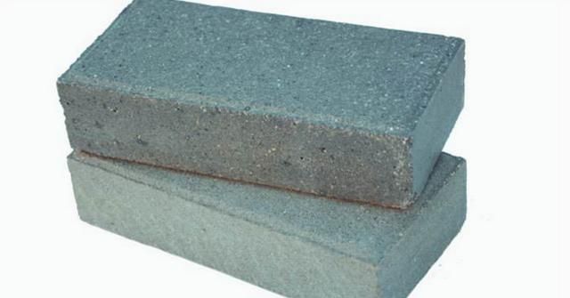 院子里水泥地面能直接铺石英砖吗