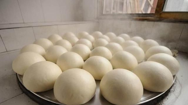 怎么样才能把面团揉光滑 手揉面团如何快速出膜