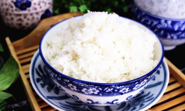 蒸米饭放什么水合适