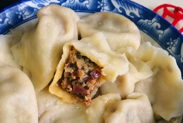 羊肉馅跟什么搭配包饺子好吃 羊肉胡萝卜洋葱包子馅的最佳配方