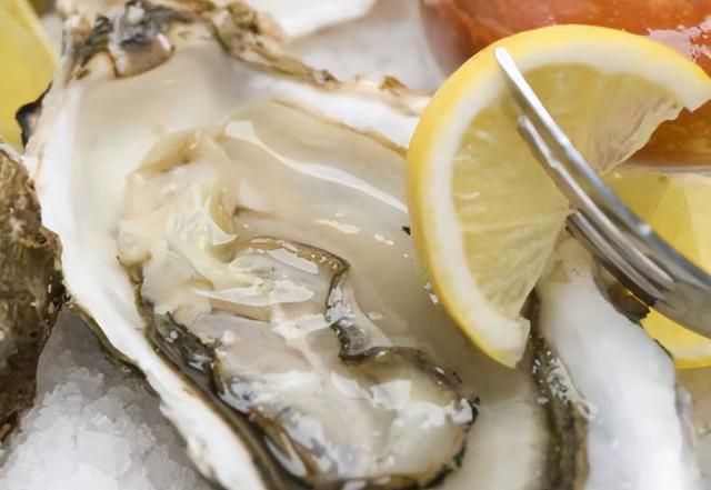 为什么生蚝能生吃 而其他的贝类却不行呢