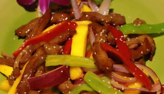 牛排这样煎又鲜又嫩 比西餐厅做的还好吃 学会受益匪浅