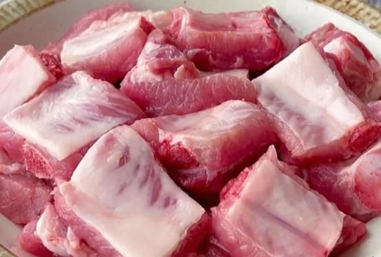 买排骨是前排好还是后排好吃(酸甜排骨用前排还是后排)图2