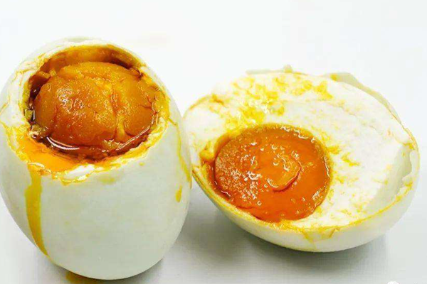 咸鸭蛋是生的还是熟的