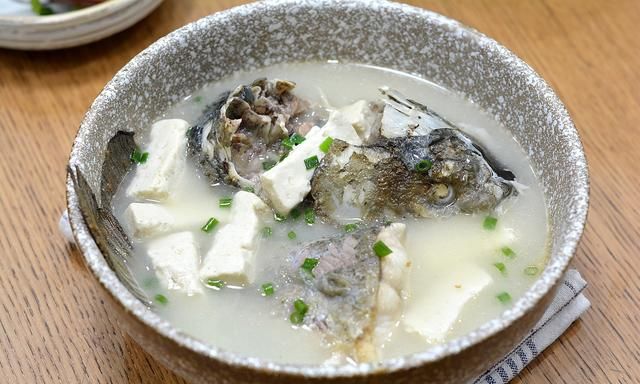 夏天喝鱼头汤豆腐汤好吗(为什么喝鱼头豆腐汤会醉人)图3
