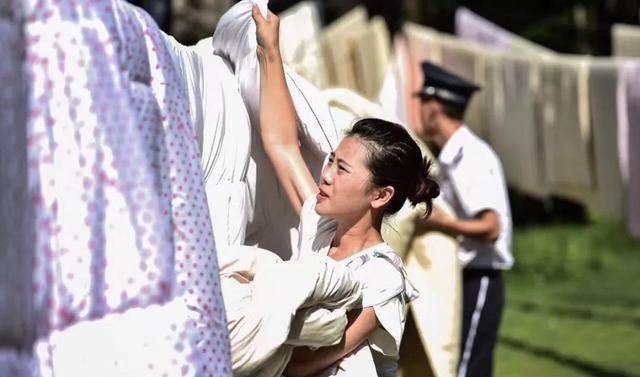 被子晒完之后有焦味是不是螨虫(暴晒的被子是螨虫烤焦的味道吗)图8