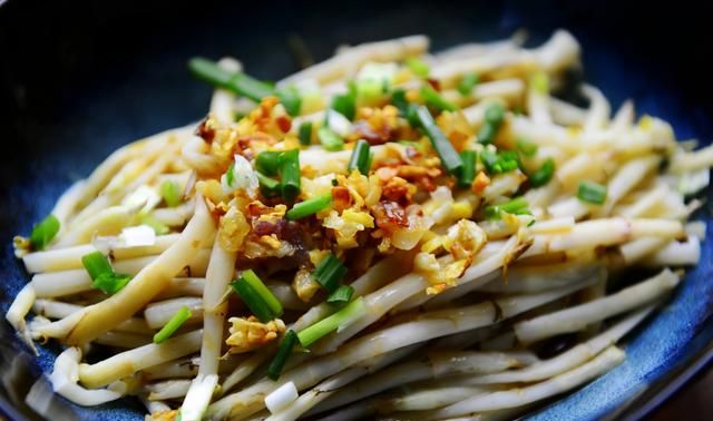 凉拌鱼腥草有什么功效 凉拌鱼腥草功效