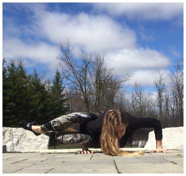 张钧甯气质好难得！太适合走知性干练路线，轻松驾驭各种长裙