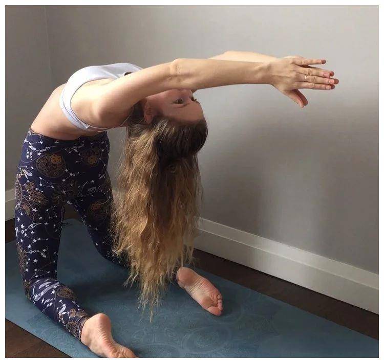 张钧甯气质好难得！太适合走知性干练路线，轻松驾驭各种长裙