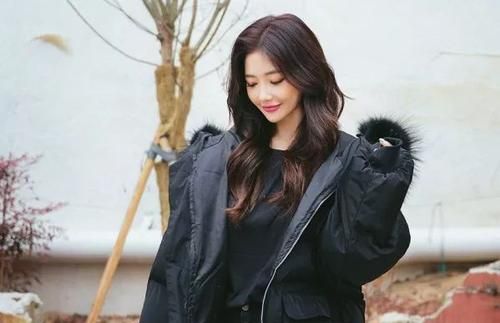 羽绒袄上的油渍怎么去除 请问羽绒棉服上的油渍如何去除